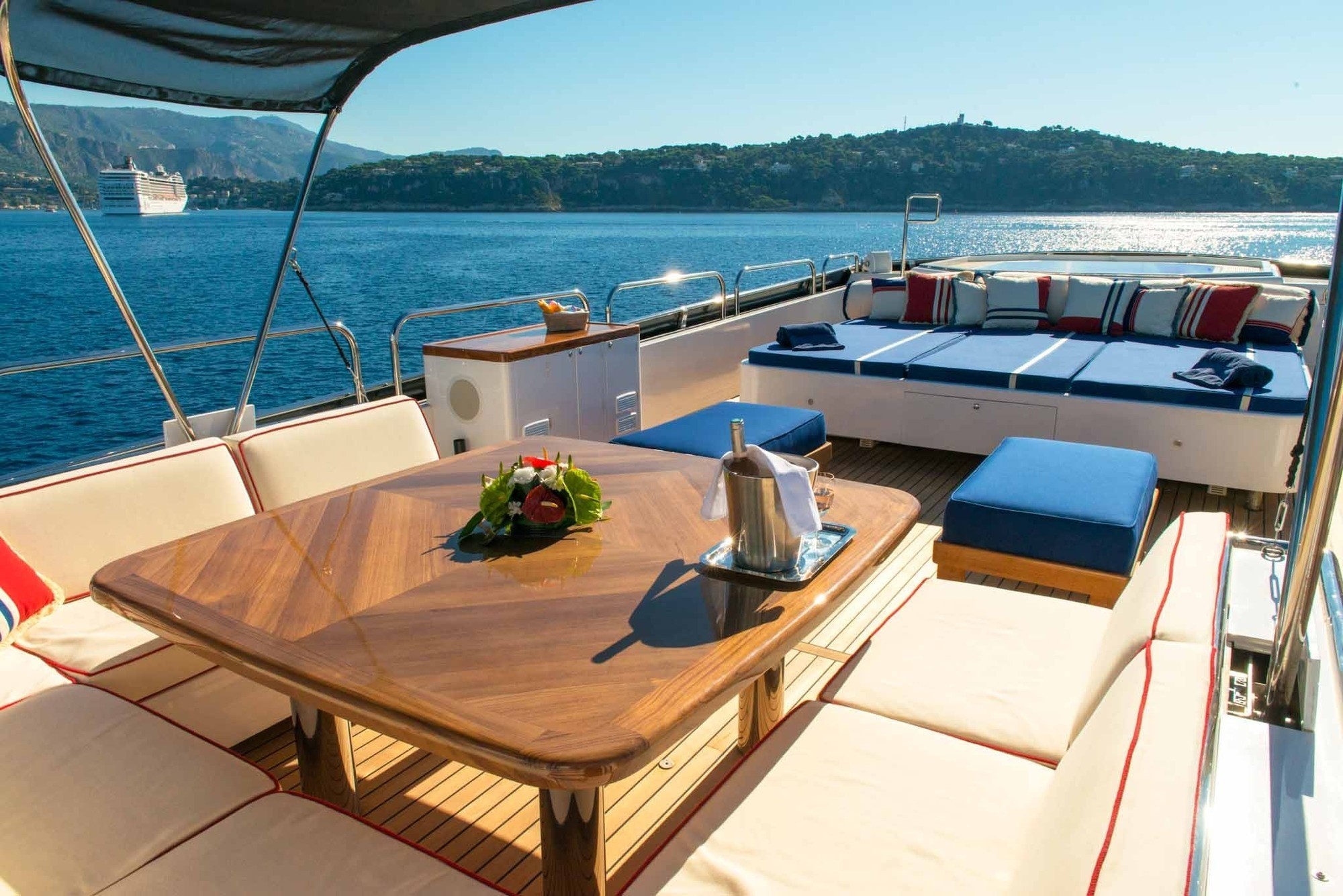 Sundeck Dining Luxury Yacht Browser By Charterworld Superyacht Charter
